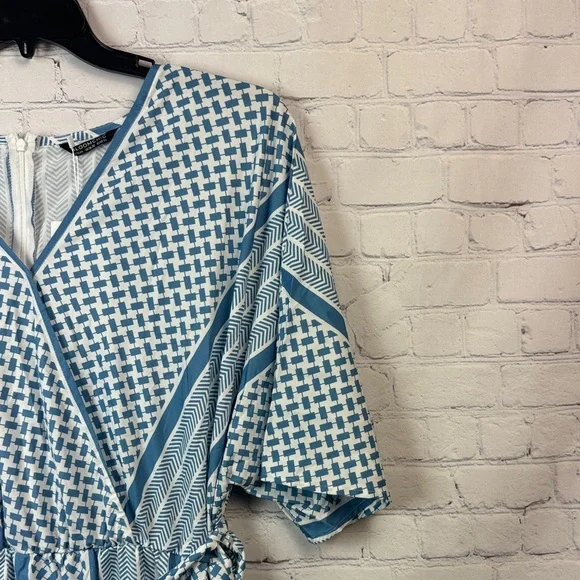 BloomChic Geometric Blue and White Jumpsuit Plus Size 3X - Picture 3 of 8
